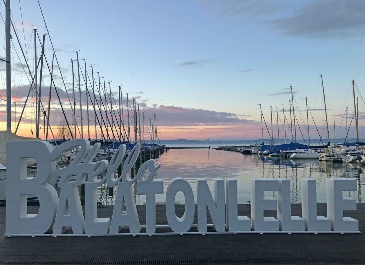 Szines Panorama Apartman Balatonlelle Eksteriør billede